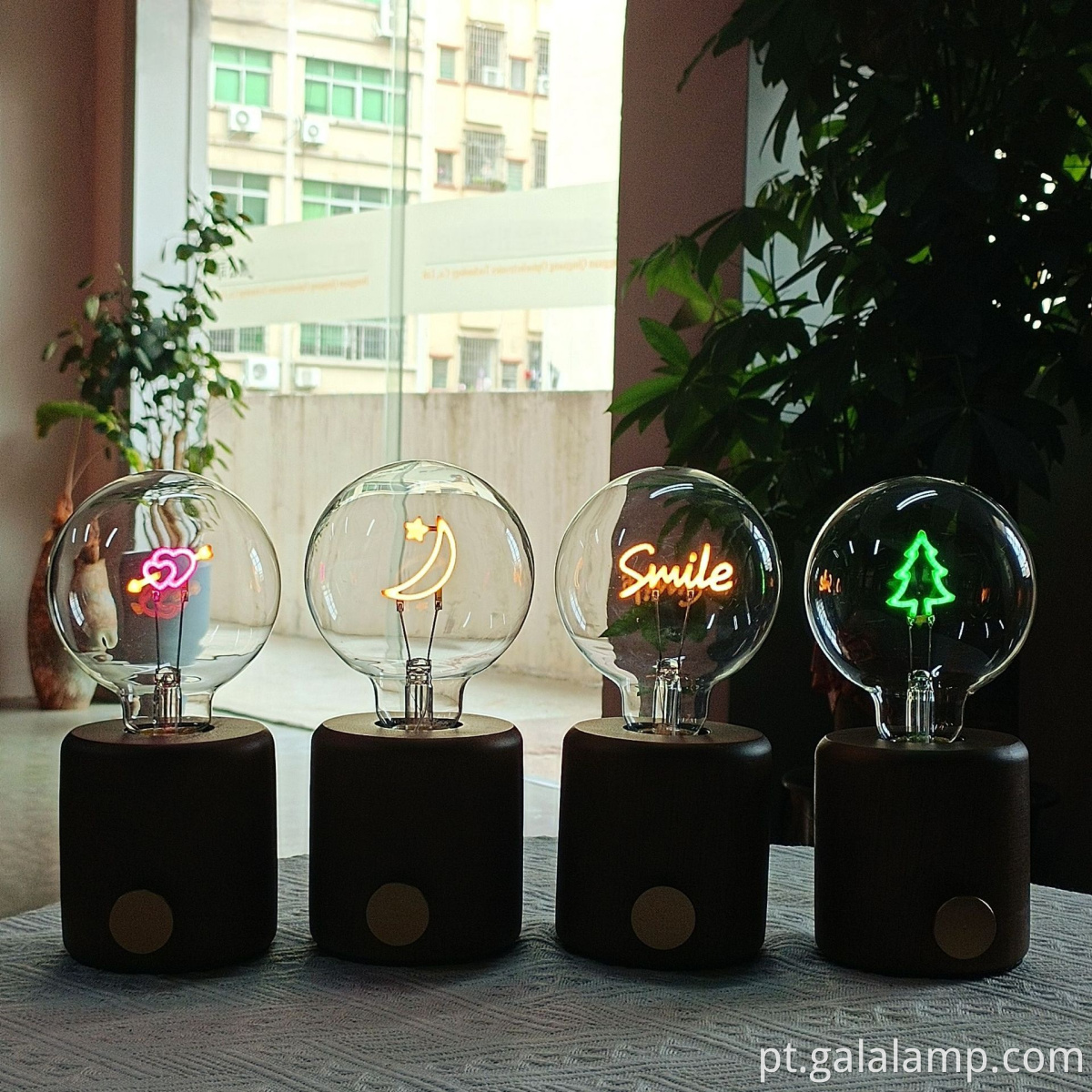 handcrafted-wooden-bedside-atmosphere-lamp